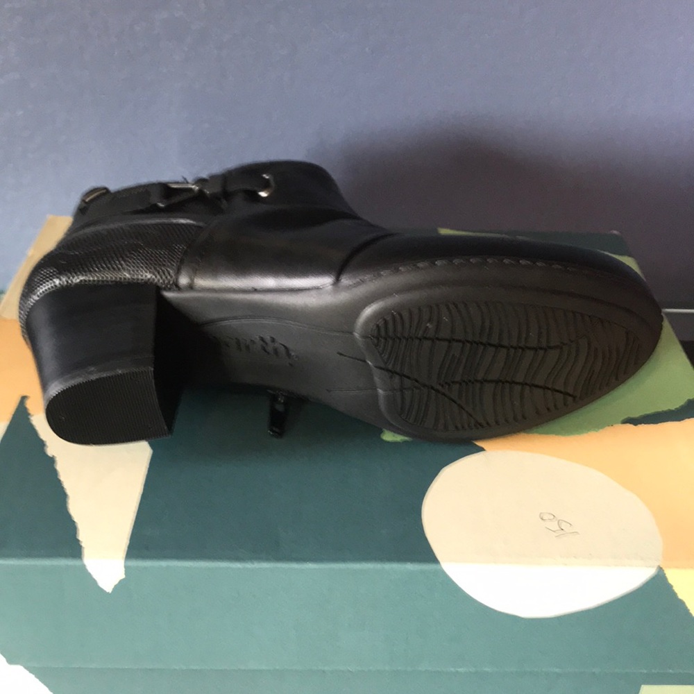 Shoe - Picture 5 of 5
